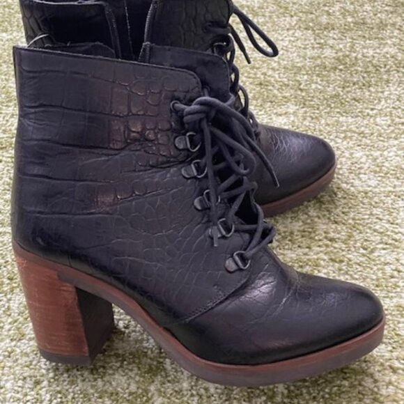 Fabianelli Black Booties - size 9 (3.5 inch heel) - Picture 2 of 4